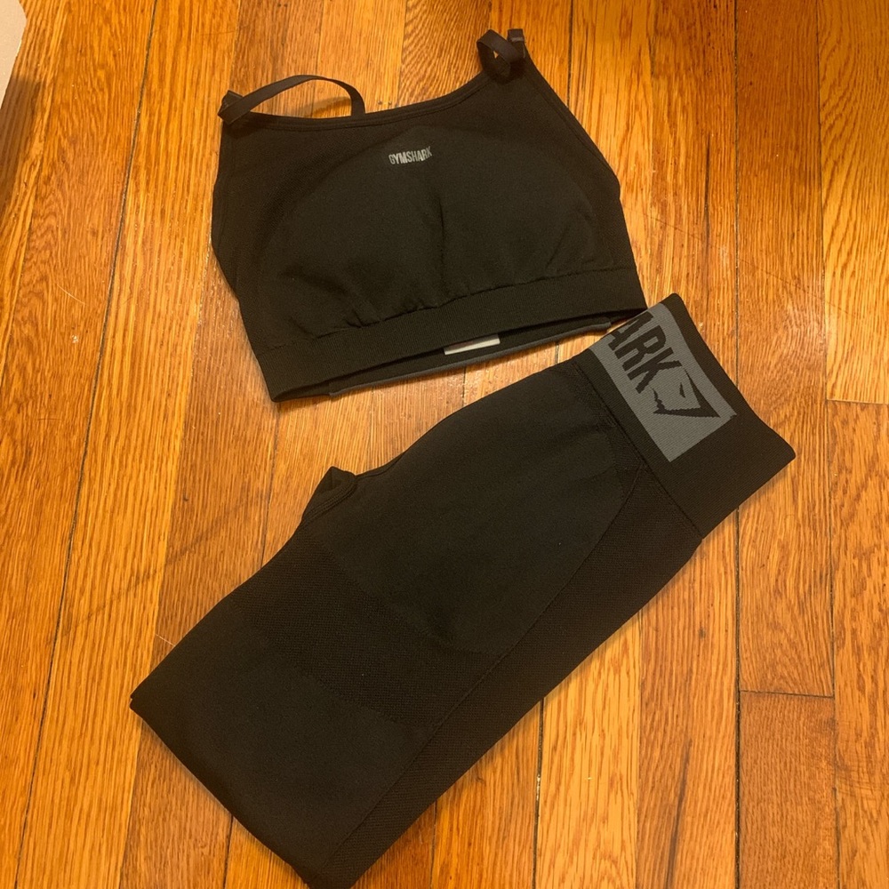 Black gymshark set🦈🦈